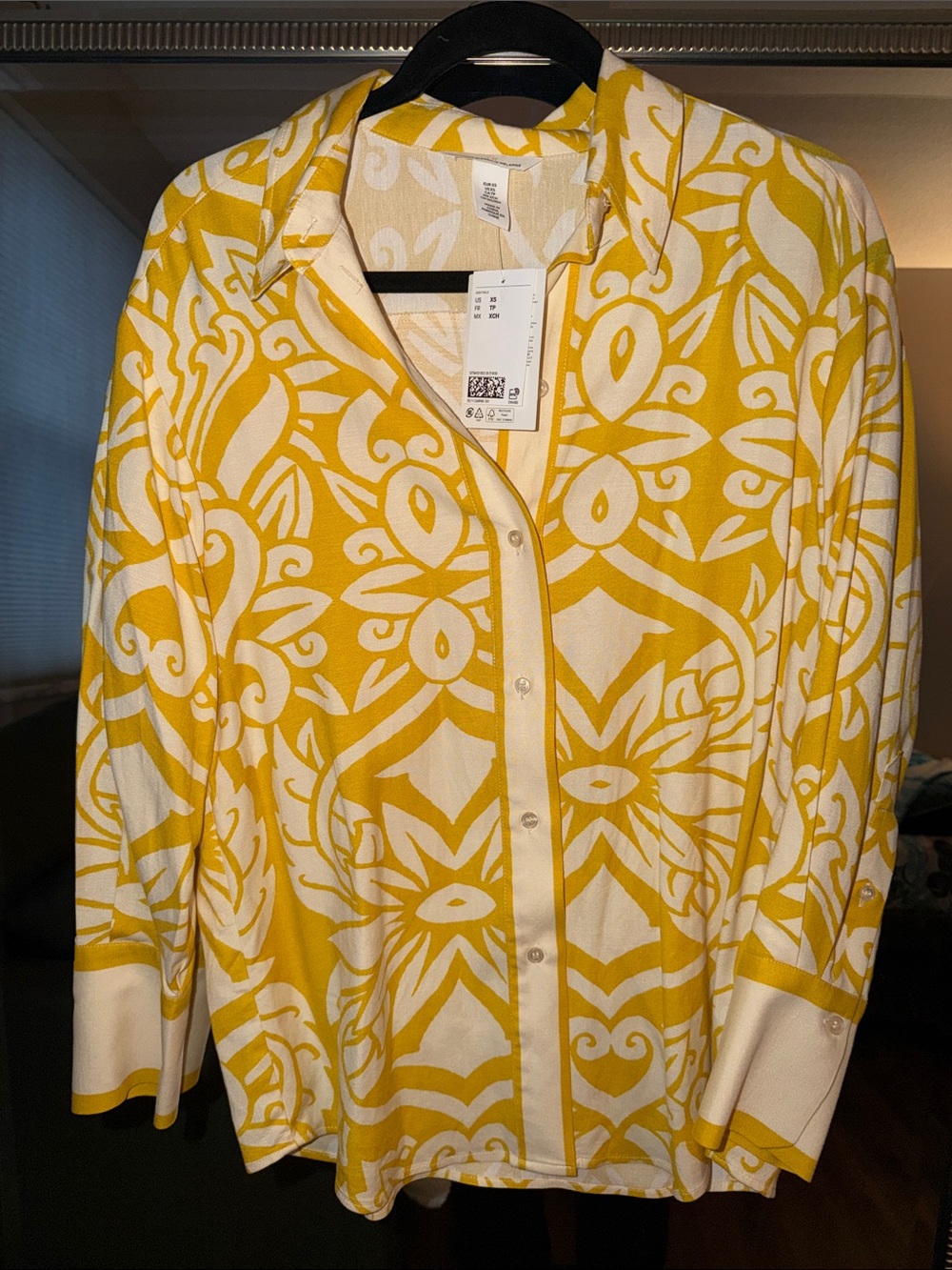 H&M Yellow and White XS linen blend button down top
